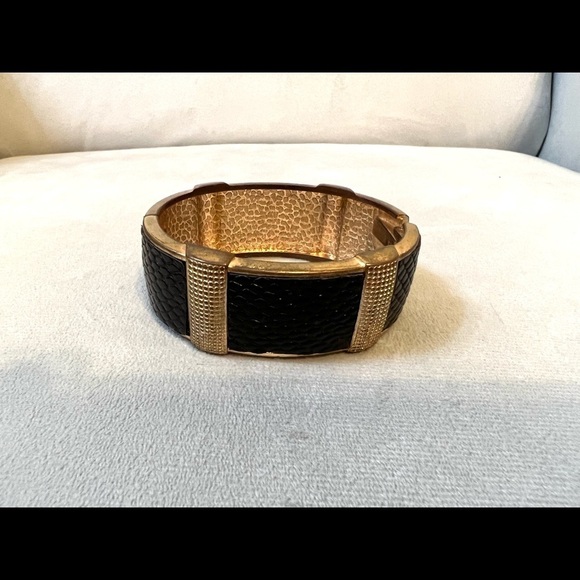 $5 ADD ON ITEM - Black & Gold Bracelet - Picture 2 of 6